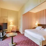 Отель Chateau De 4*