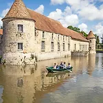 Chateau De 4* Вилье-ле-Майё