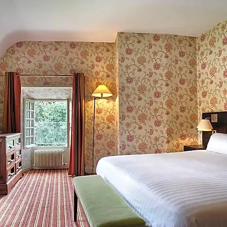Chateau De Hotel 4*